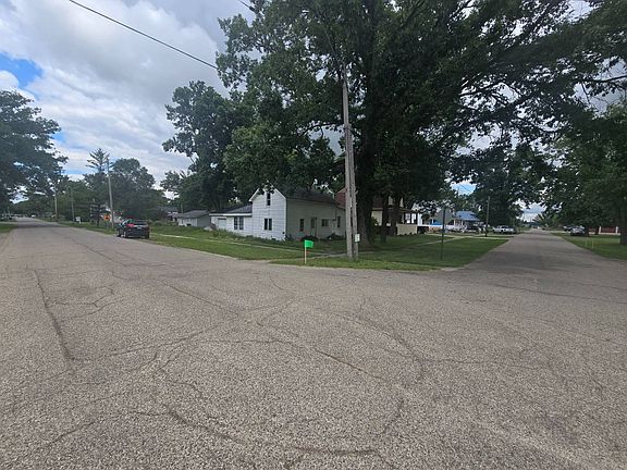 4th image of 114 S Park St