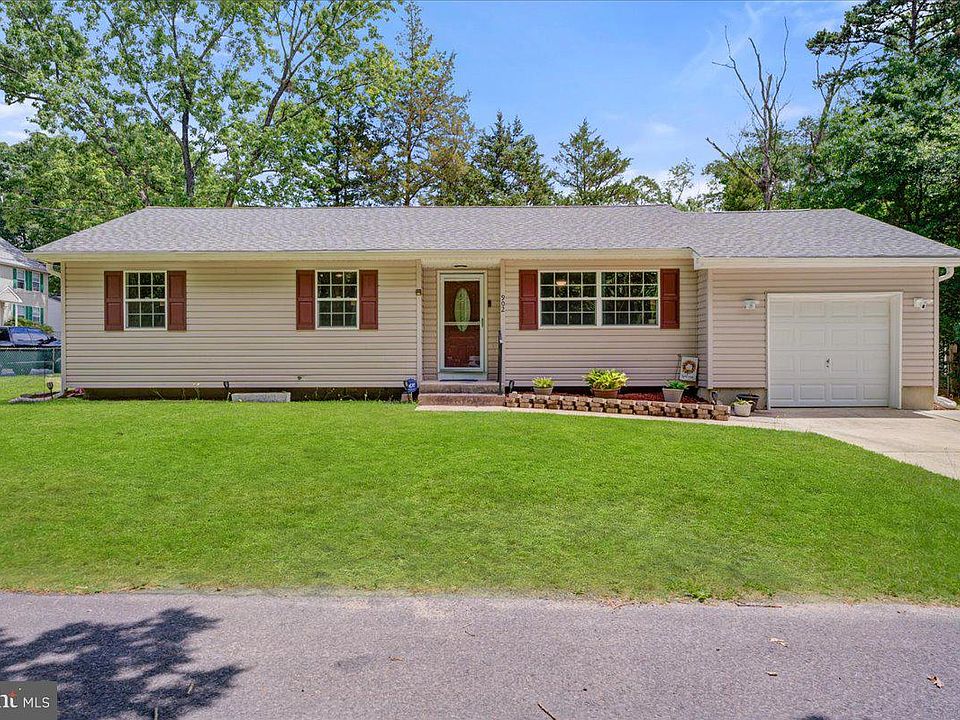 1st image of 902 Belleview Blvd