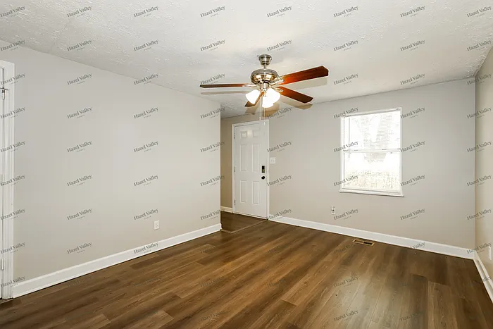 3 bed, 1.0 bath, 1158 sqft, $1,250 — Photo 4