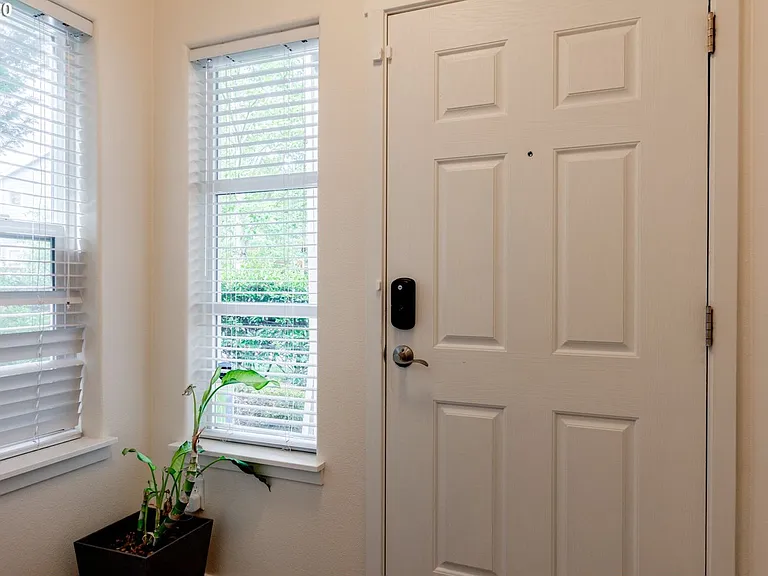 2232 NE Redelfs Way — Photo 4