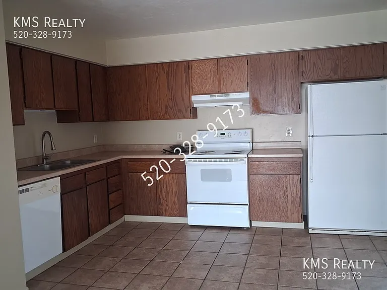 13501 N Lon Adams Rd #1 — Photo 5