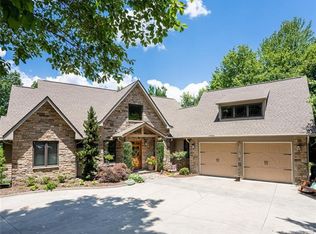 109 Woodglen Ct, Flat Rock, NC 28731