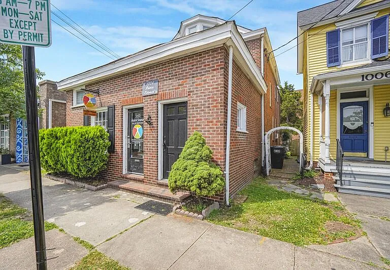 1004 Prince Edward St #1 — Photo 1