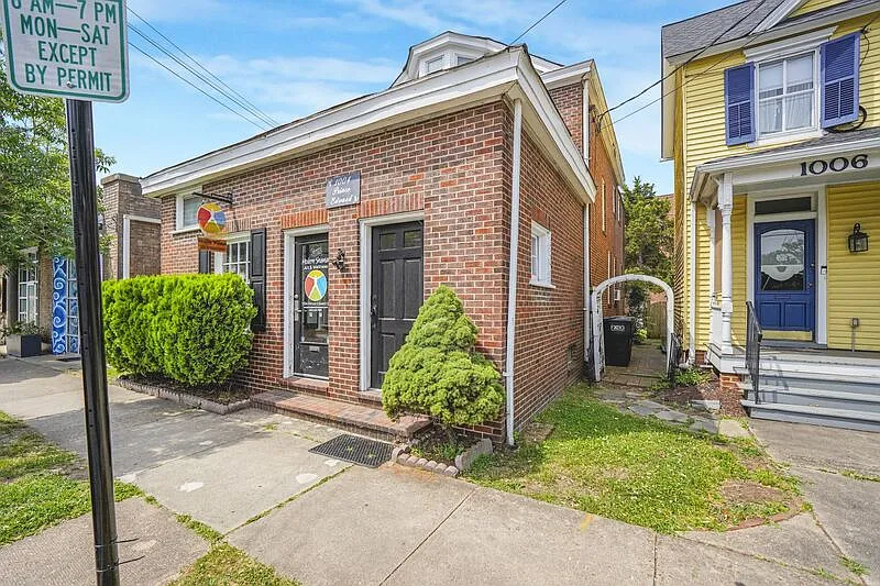 1004 Prince Edward St #2