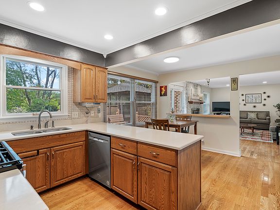 5th image of 639 W Longview Ln