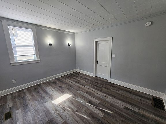 2nd image of 3944 Alder St #2