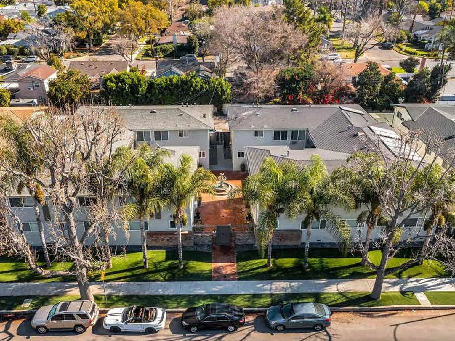 (Sr/Ti/Yo:B) 4838-4846 Hazeltine Avenue — Photo 4