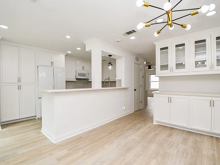 6114 Kirby Dr — Photo 12