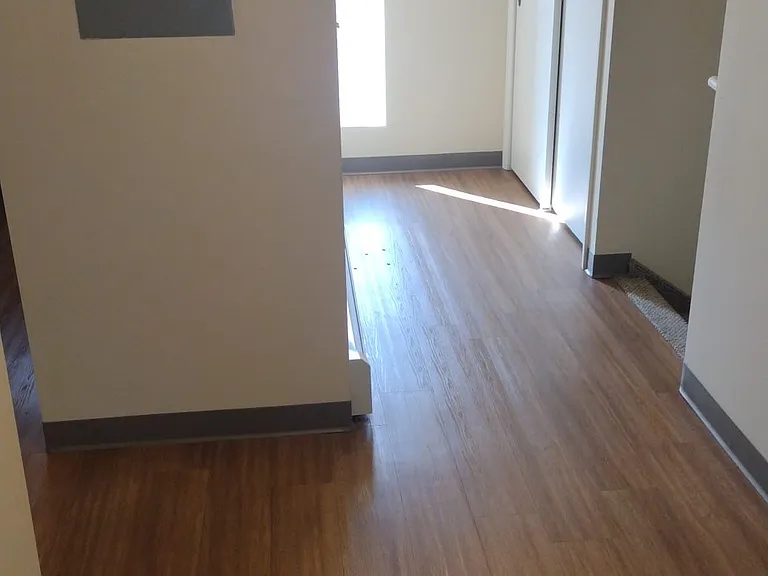 Golden Park Apartments — Photo 7