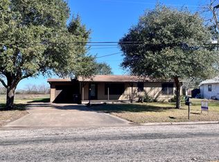 1004 N Center St, Weimar, TX 78962