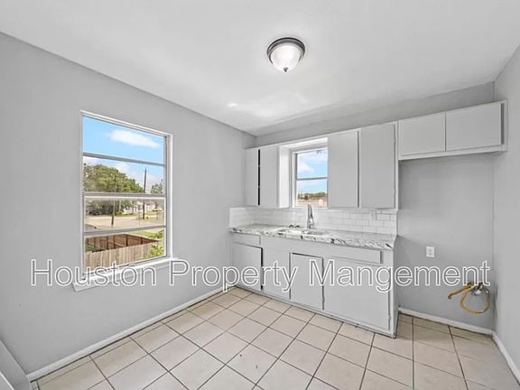 4th image of 1012 Ann St #H