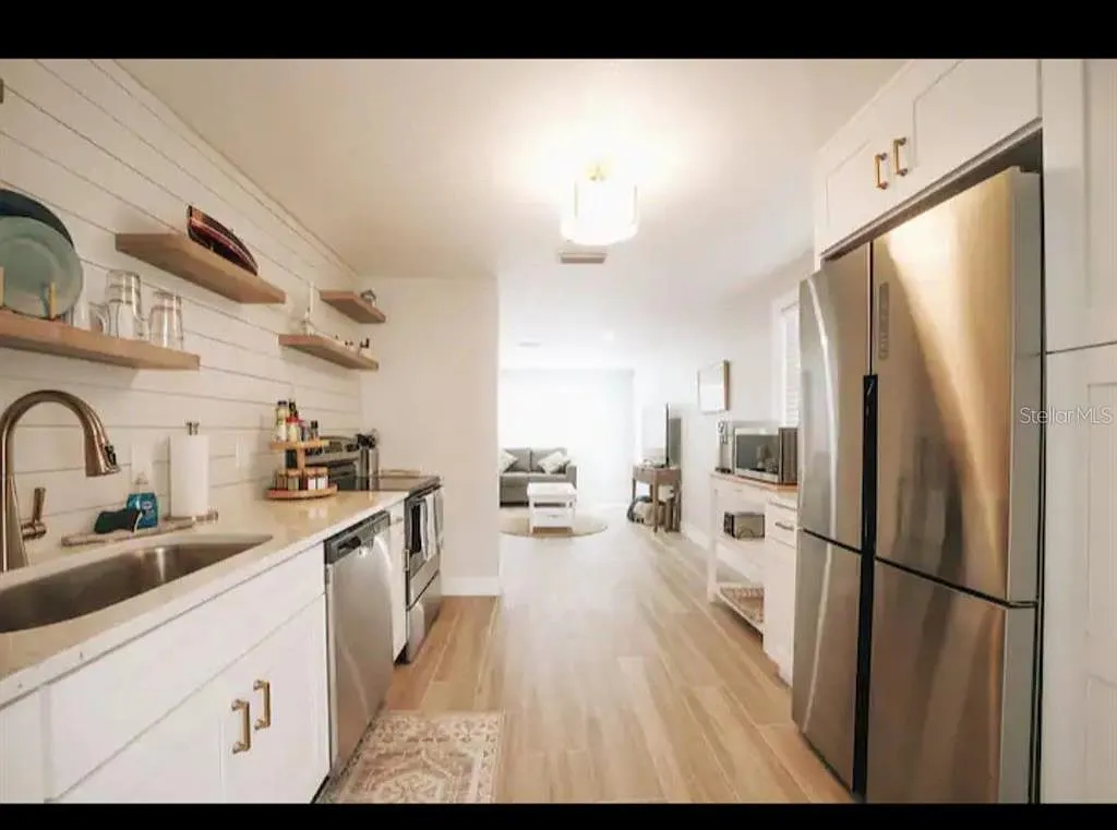 2 bed, 2.0 bath, 1050 sqft, $2,300 — Photo 3