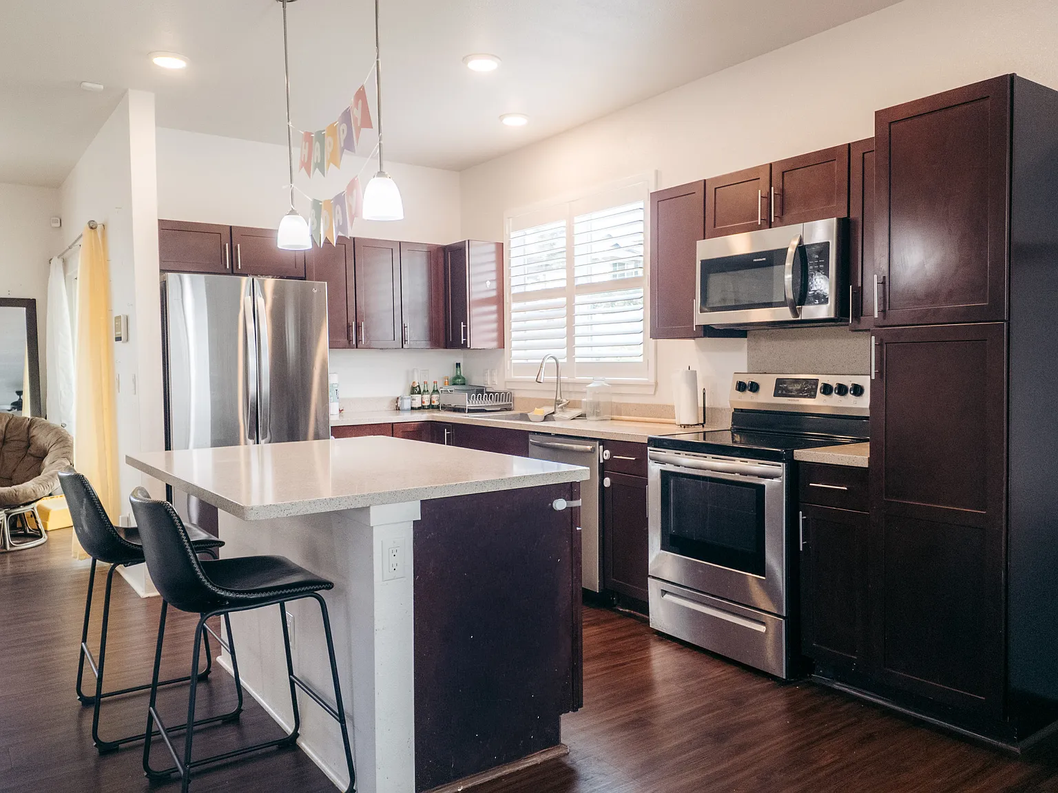 3 bed, 2.5 bath, 1743 sqft, $5,500 — Photo 3