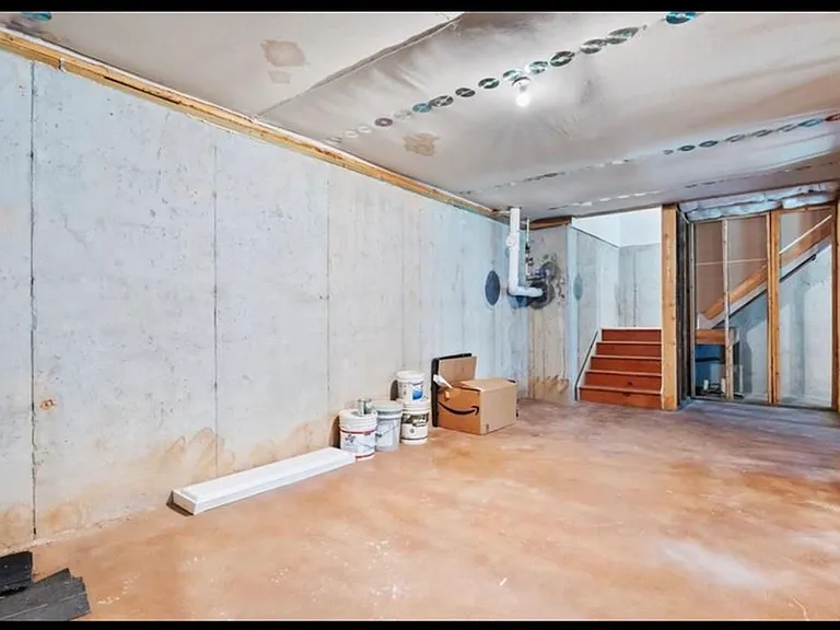 317 Franklin St — Photo 28