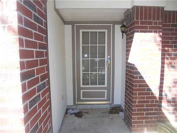 3rd image of 2105 Barnett Dr