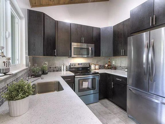 4th image of 19112 Vineyard Ln