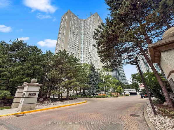 3650 Kaneff Cres #2804, Mississauga, ON L5A 4A1