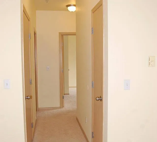 Oasis Apartments — Photo 40