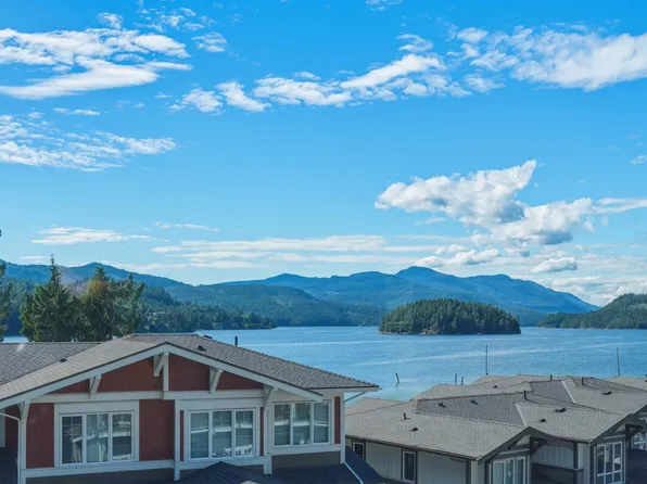 5906 Beachgate Ln, Sechelt, BC V0N 3A3