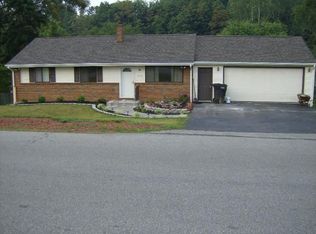 5318 Lakeland Dr, Roanoke, VA 24018