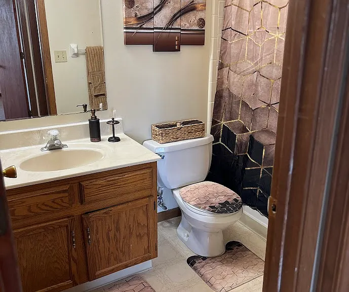 Hall Full Bathroom