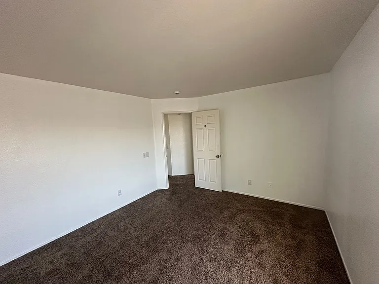 470 Westminster Pl — Photo 11