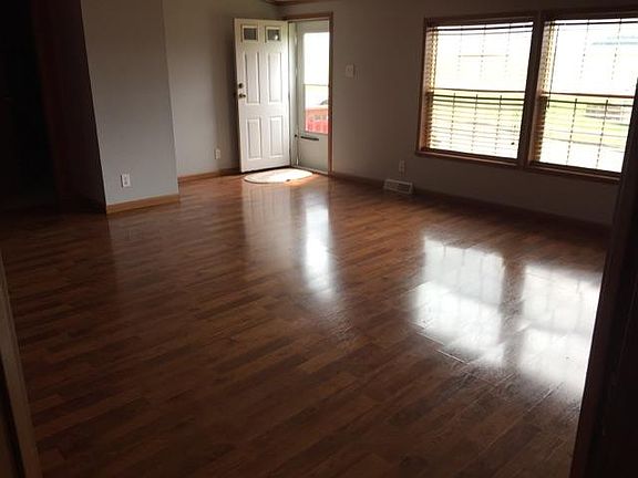 4th image of 45589 Laura Dr