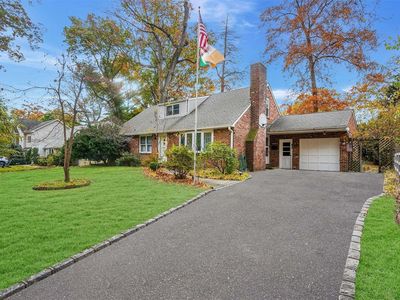 1554 Middle Neck Road, Port Washington, NY, 11050