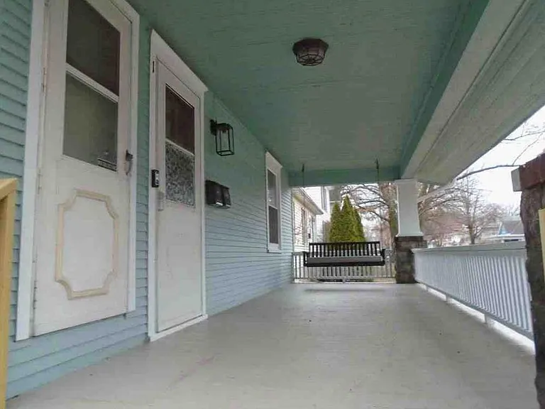 604 1/2 Douglas St #2 — Photo 6