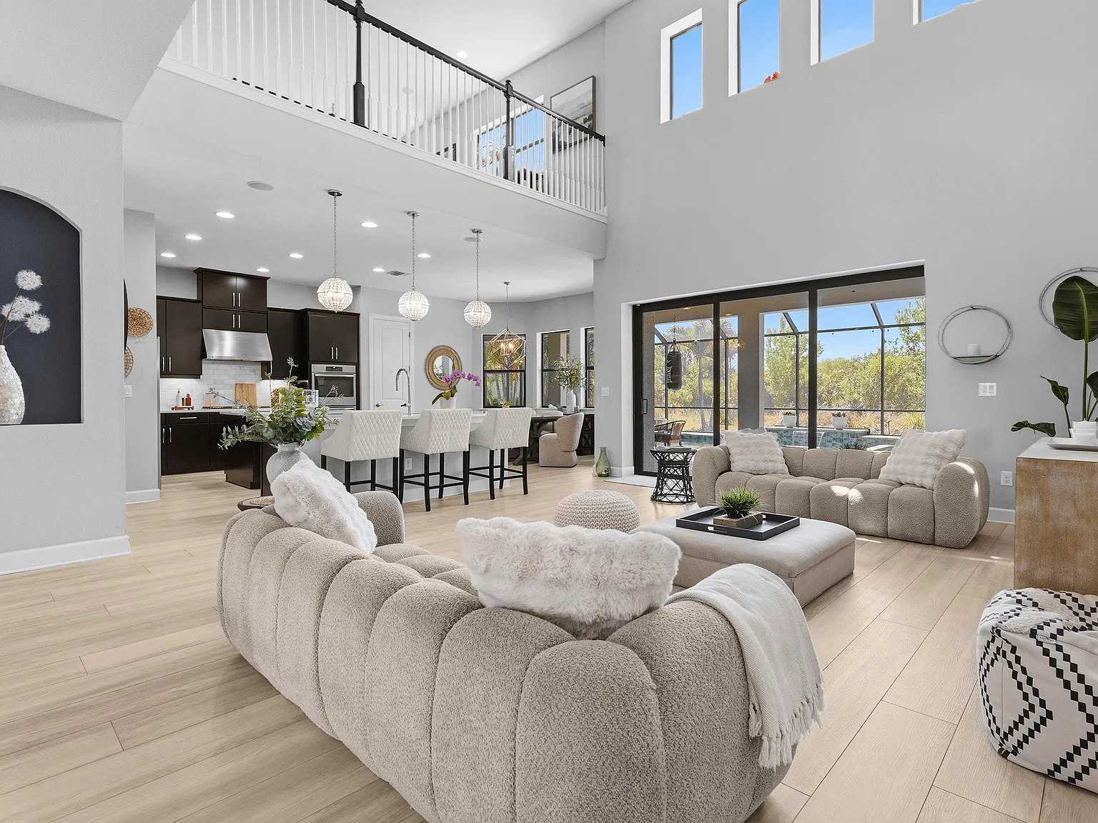 5 bed, 5171 sqft, $9,000 — Photo 3