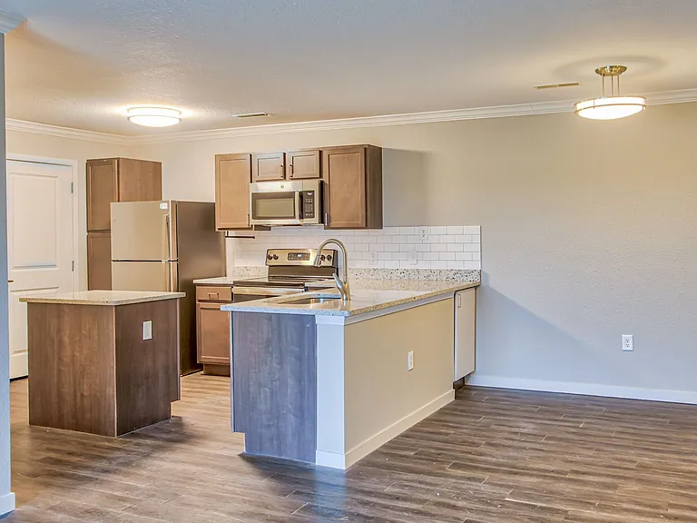 3 Bedroom - 3 Bed / 2 Bath - 1,184 Sq.Ft.