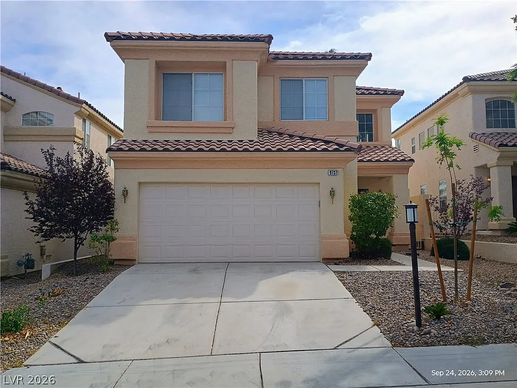 3 bed, 2.5 bath, 1950 sqft, $2,190 — Photo 1