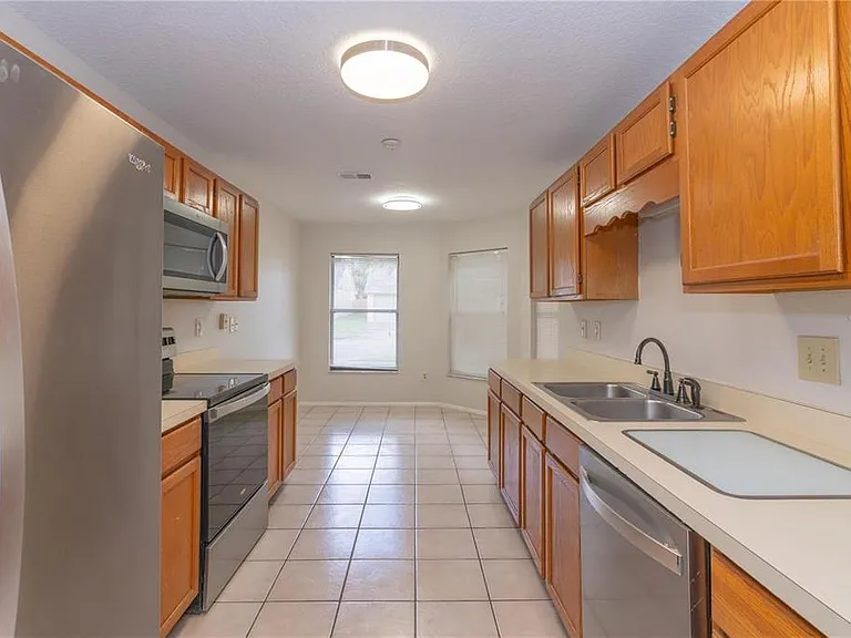660 Holbrook Cir — Photo 13