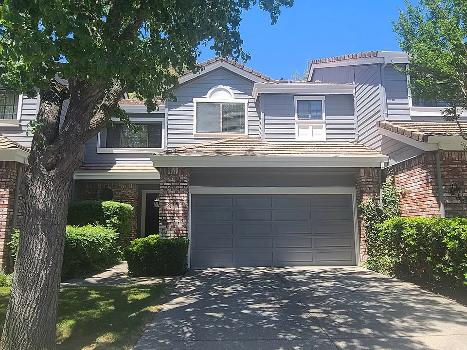 211 Kingswood Ct
