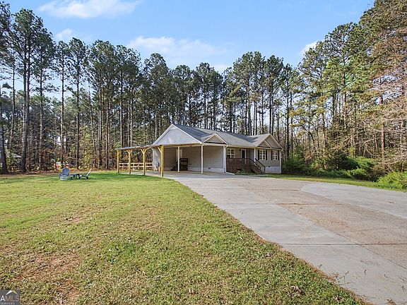 3rd image of 228 Emerald Cir