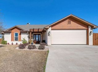 906 Heriot Ct, Mc Gregor, TX 76657