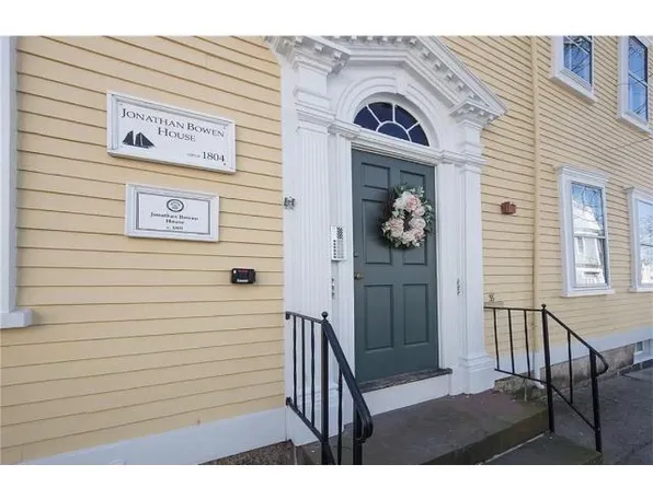 35 Pelham St #B, Newport, RI 02840