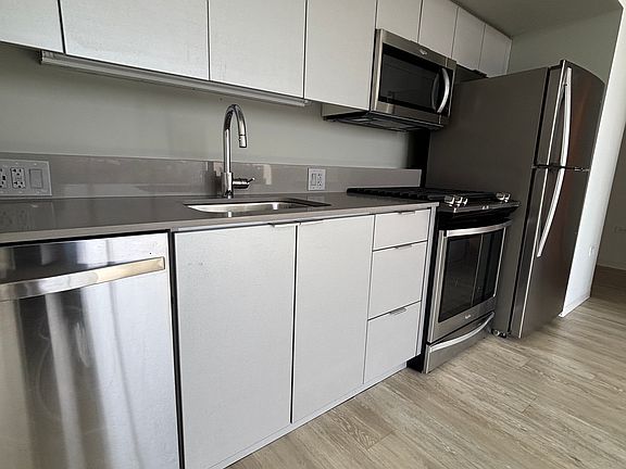 4th image of 2722 W Belden Ave #608