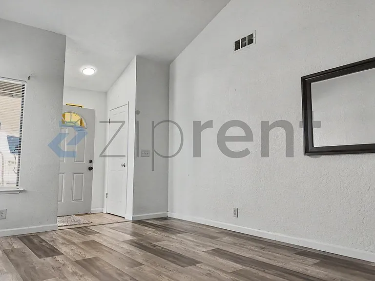 1812 Cirby Way #B — Photo 4