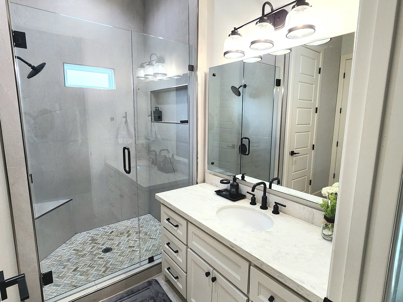 3 bed, 1559 sqft, $2,900 — Photo 4