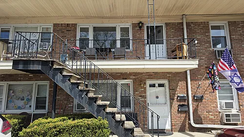 16 E Belmont Ave #8 Photo 1