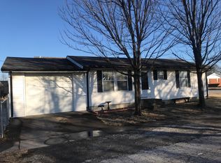 101 N Elizabeth St, Carterville, MO 64835
