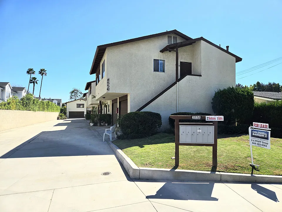2556 Santa Ana Ave #E