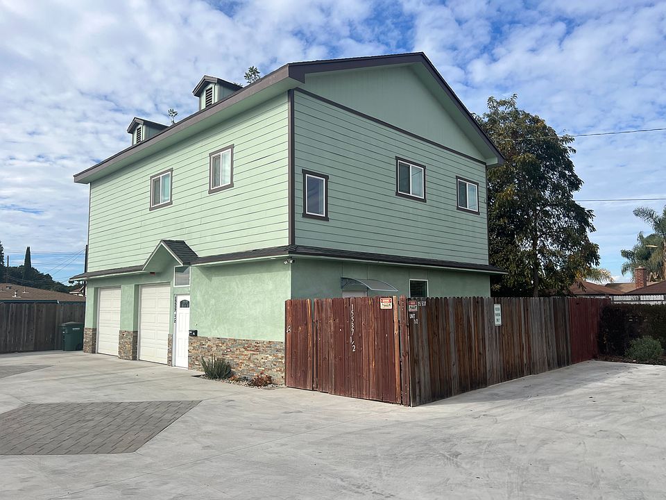 1st image of 15537-2 Blaine Ave