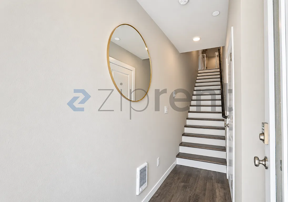 3 bed, 1573 sqft, $3,150 — Photo 2