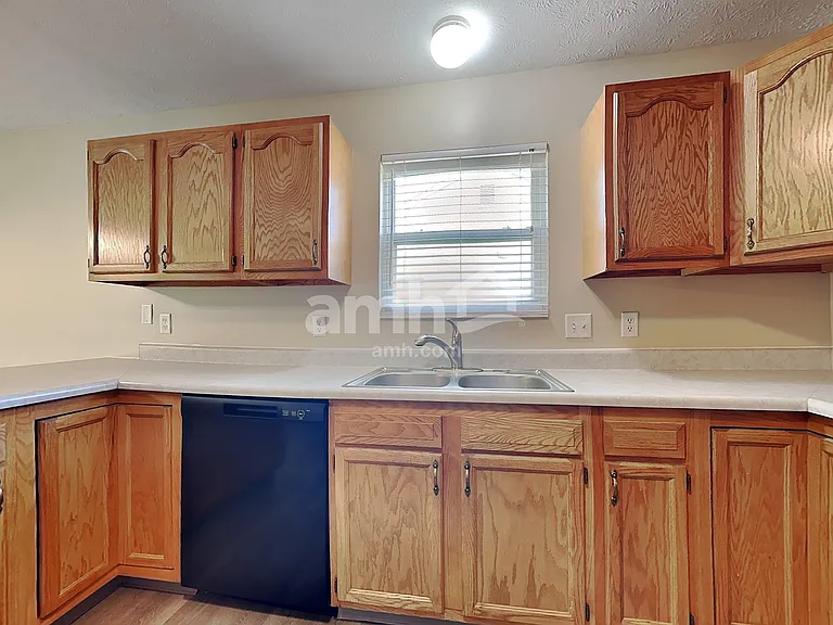 1344 Crescent Ct — Photo 3