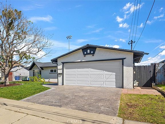 3rd image of 1547 Folkestone St