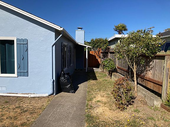 2nd image of 124 Lomitas Ave