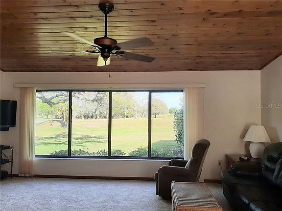 5th image of 553 Clubhouse Dr