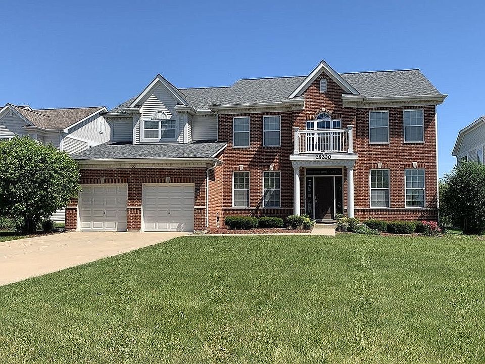 1st image of 25200 W Glen Oaks Ln
